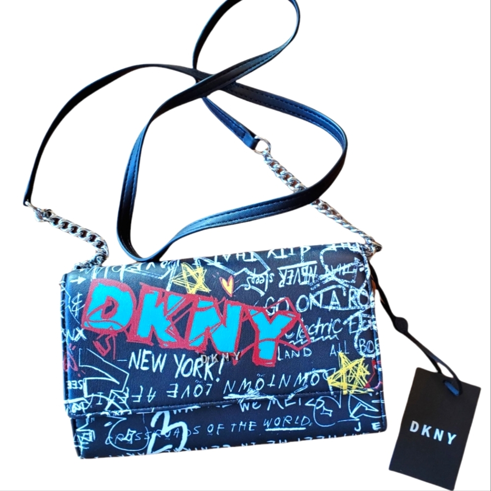 DKNY Gia crossbody wallet on chain FUNKY & NEW! Graffiti design R135IM77